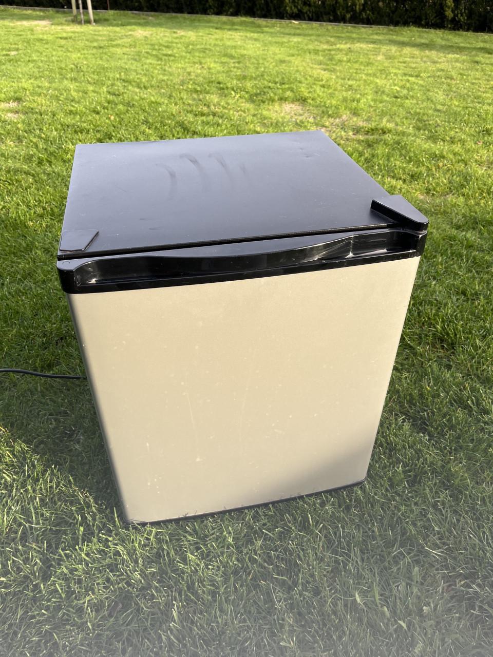 Mini-Koelkast Bruin met zilver grijze deur