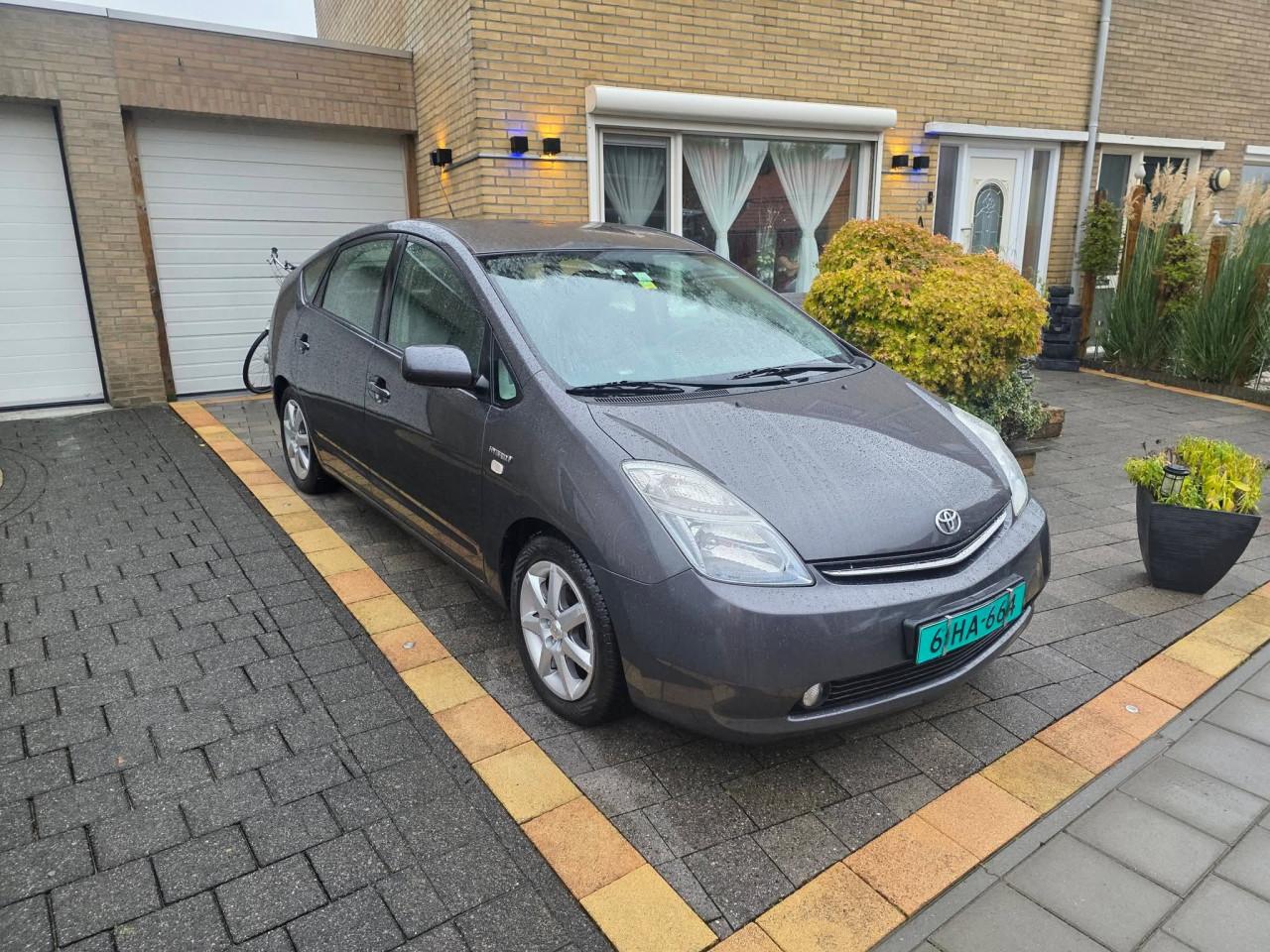 Tekoop zeer mooie Toyota Prius 1.5 Business Edition Automaat