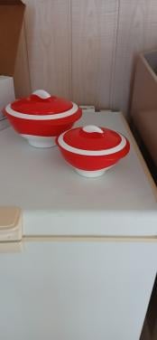 2 kunstof rood/ witte schalen nieuw!!