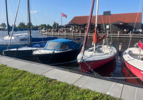 Prachtige 5.20m sloep met 30pk Suzuki buitenboordmotor
