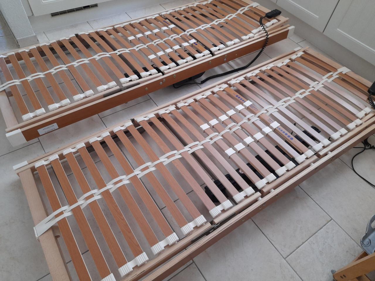 2 x 80 x 200 Elektrisch verstelbare lattenbodems (in goede nette staat)