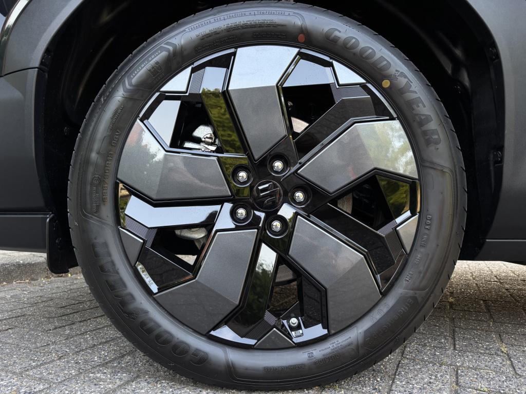 Suzuki E Vitara style 61 kwh