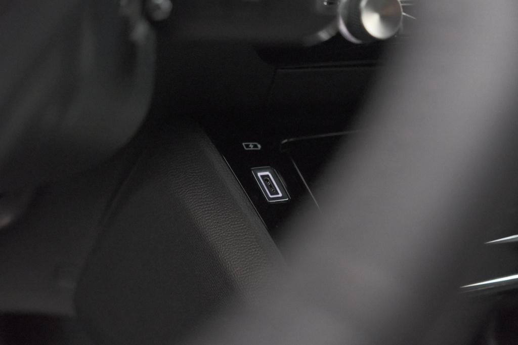 Peugeot 2008 1.2 hybrid 145 allure | apple carplay | climate control | park