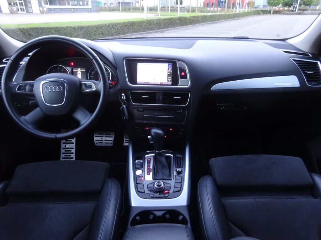 Audi Q5 3.2 fsi quattro pro line s panoramadak / navi / xenon / cruise / 19