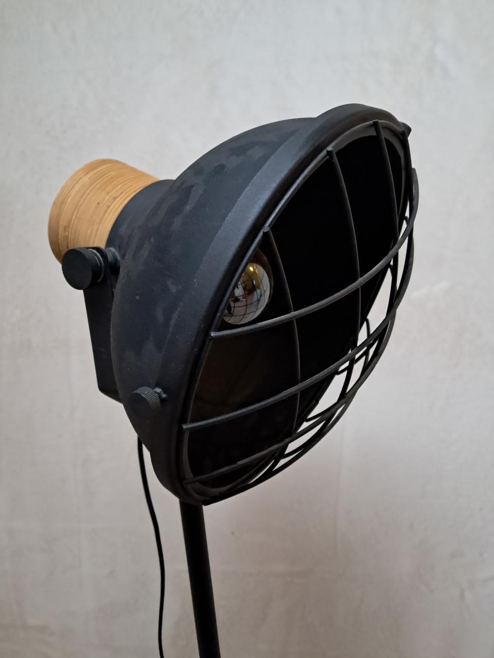 Mooie industriele staande lamp te koop