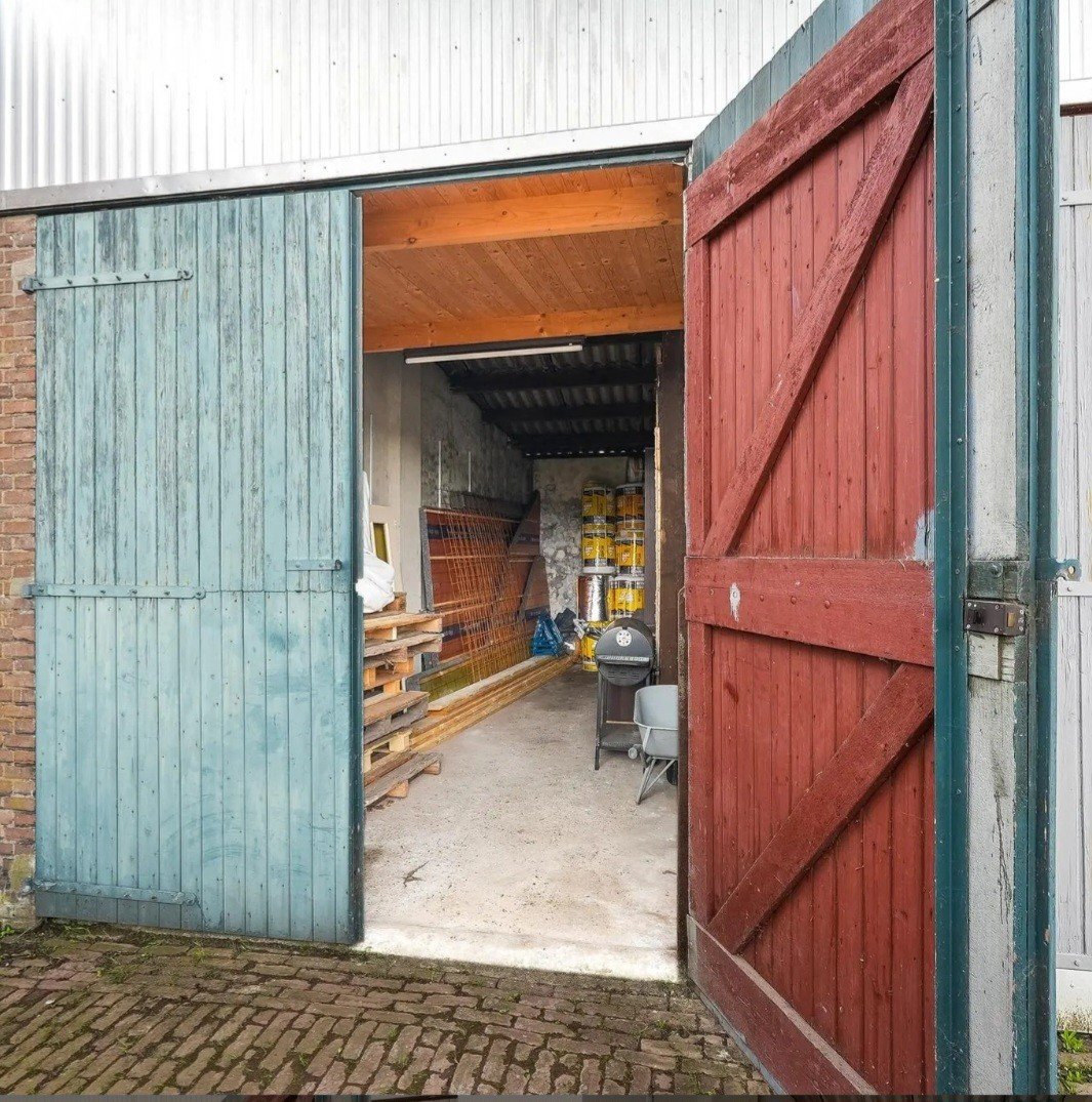 Ruime hoge garage