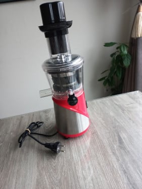 Turbotronic Slowjuicer  220V-240V-50/60Hz  Vermogen: 300W  Centrifugesnelhe