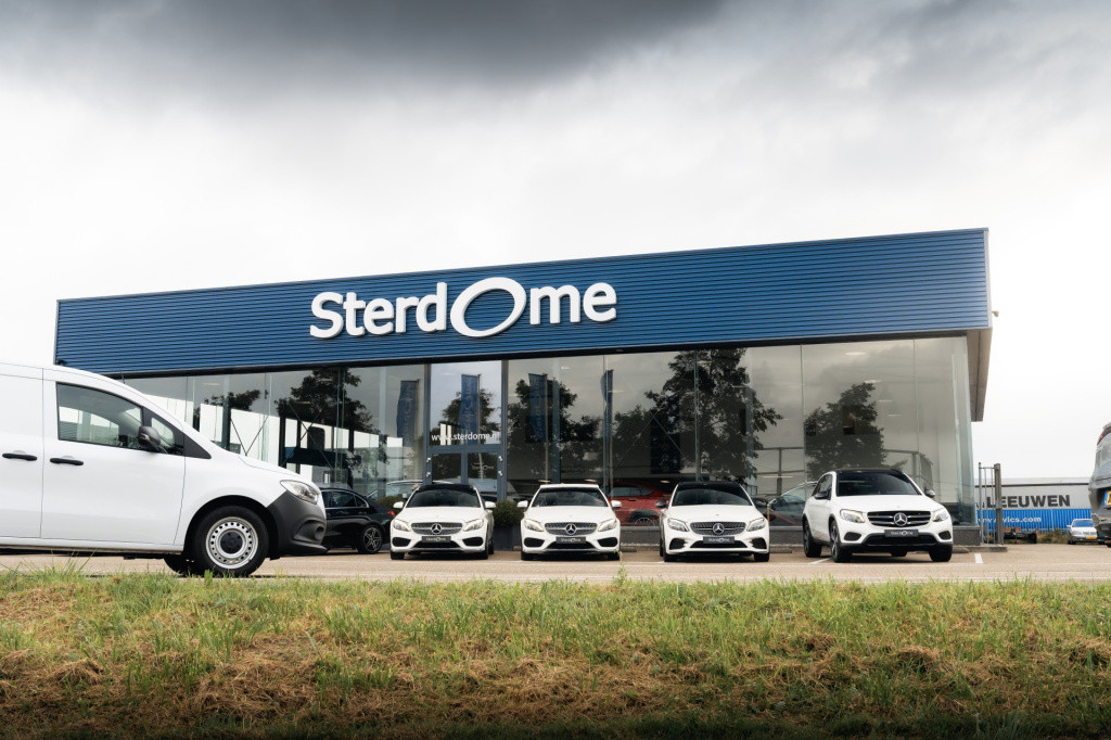 Mercedes-Benz C-Klasse estate 300 e amg line l distronic l mbux l stoelverw