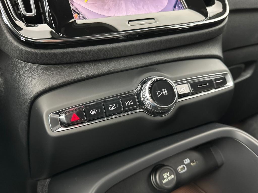 Volvo XC40 b4 plus black edition