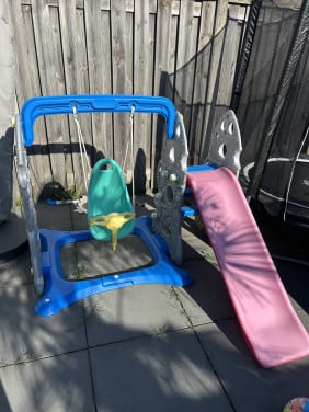 Glijbaan met schommel
