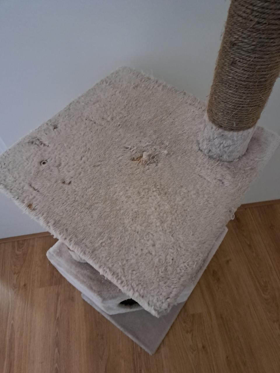 Kattenkrabpaal 3 etages.