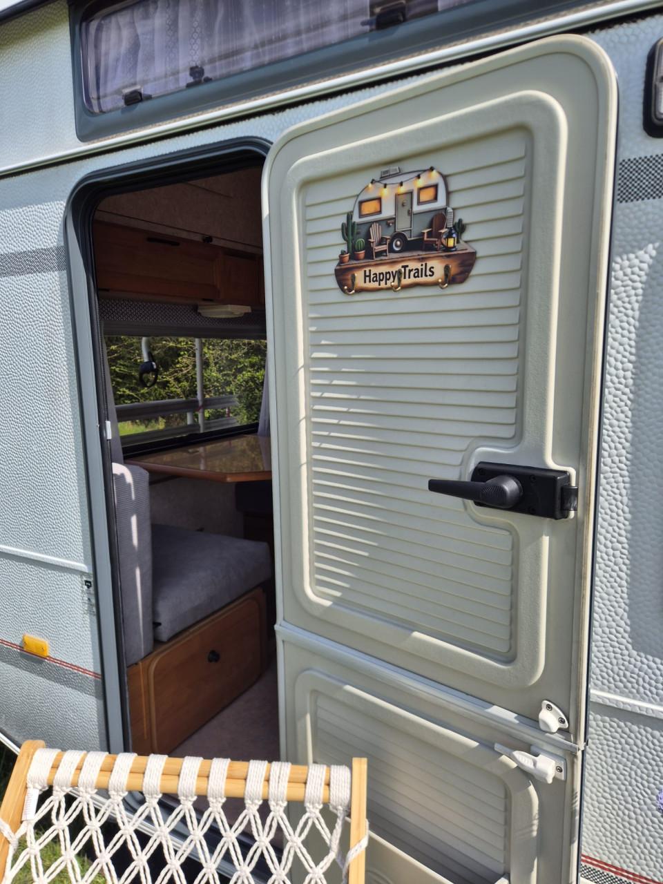 Te koop: Mooie Rapido Club 32 lichtgewicht hefdak caravan!