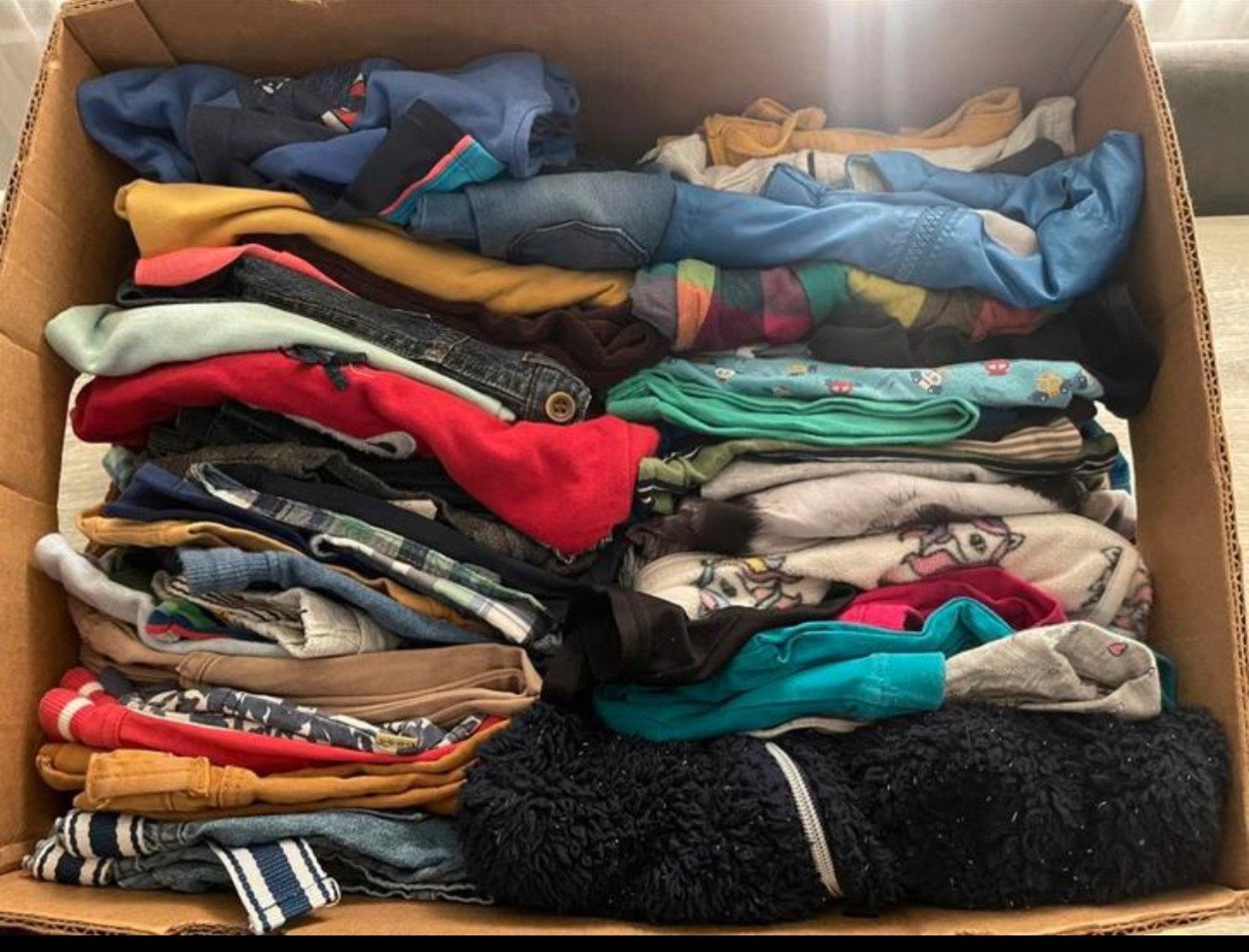 2 dozen kinderkleding, doorverkoop/opkoper..