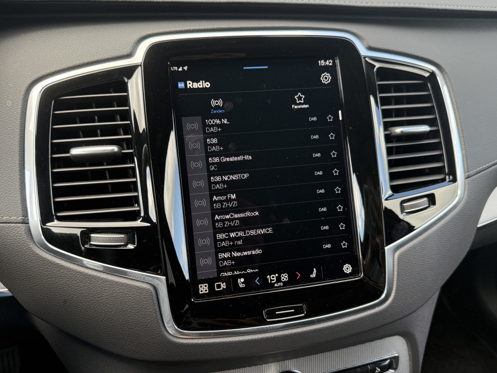 Volvo XC90 t8 455pk recharge ultra dark| full options ! luchtvering b&w sou
