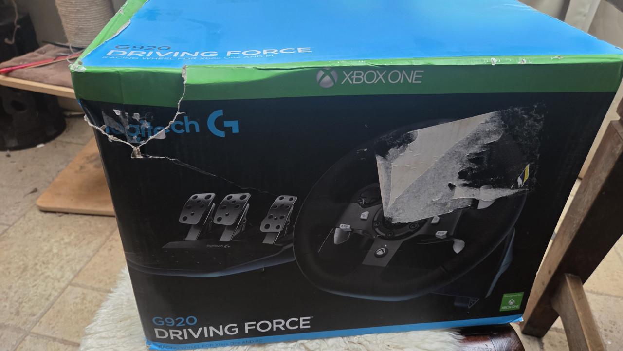 Logitech G920 Racing Wheel - Xbox/PC