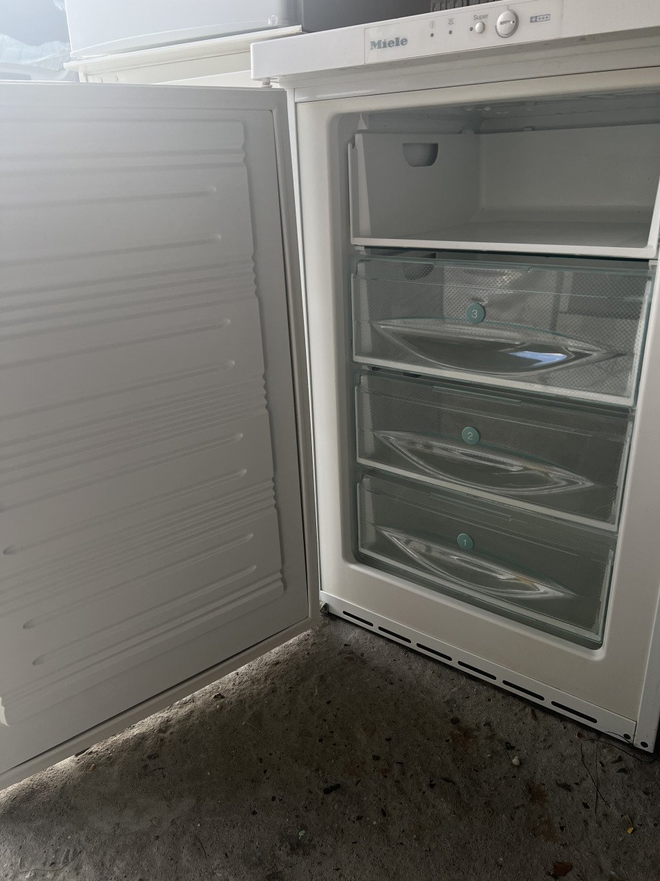 Miele 4 laden vrieskast 85x55 cm.
