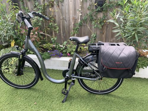 Elektrische fiets, merk FORSA, extra lage instap, zwart.