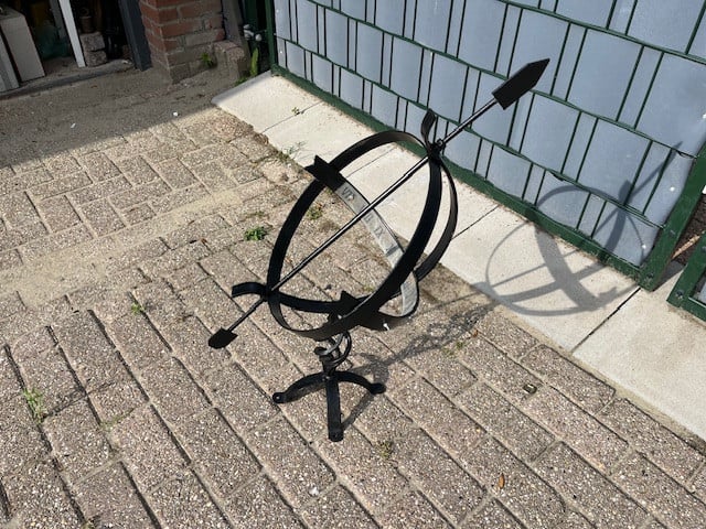 Zonnewijzer ijzer half open 38 cm
