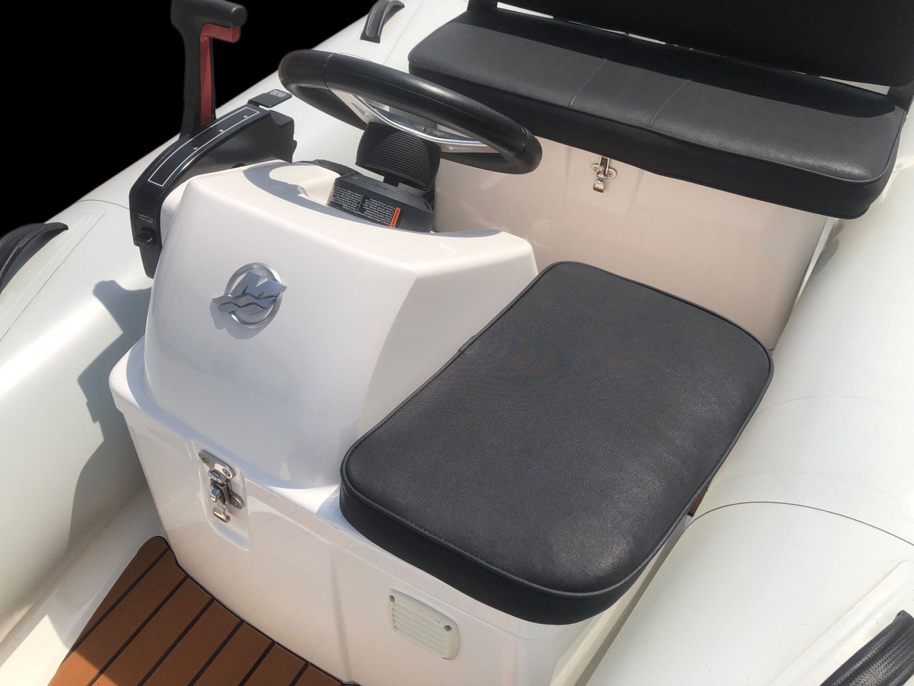 Brig Falcon 330 de Luxe RIB HYPALON met Merury F20 EPT