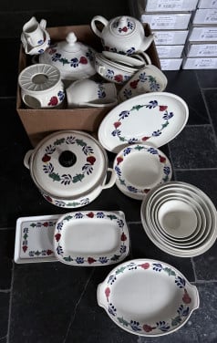 Doos vol Boerebont servies