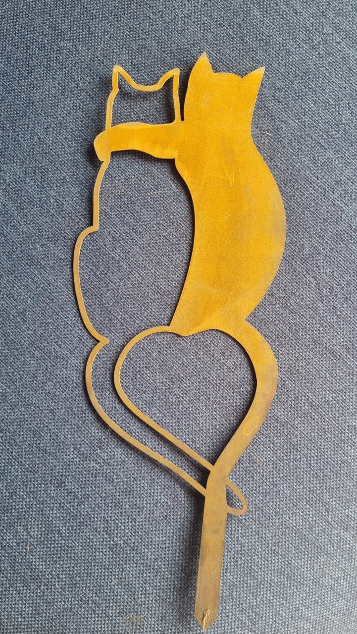 Metalen poezen in love
