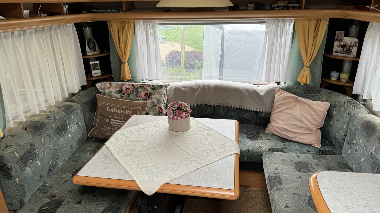 Caravan met voortent