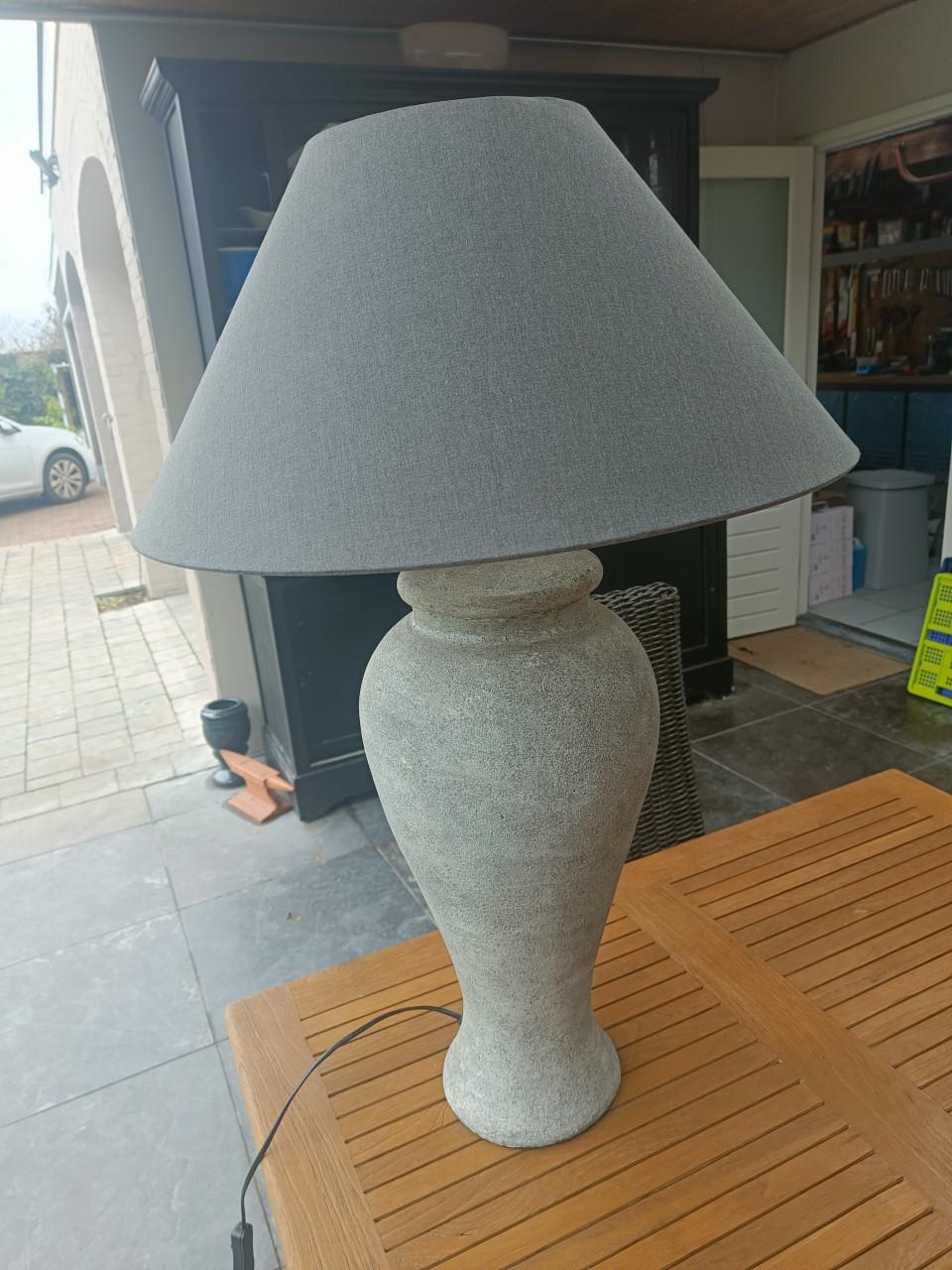 Staande lamp voor op een bijzettafel