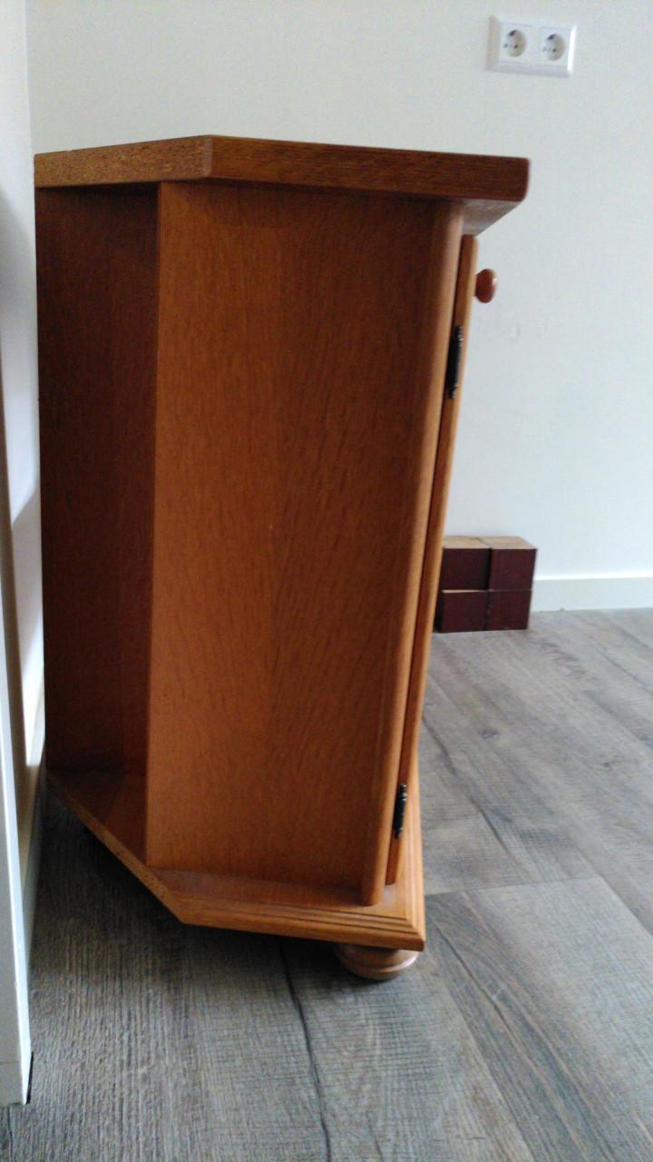 Hoekkastje / tvmeubel