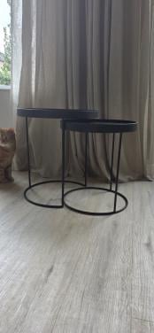 Set van 2 zwarte metalen bijzettafels / nesting tables
