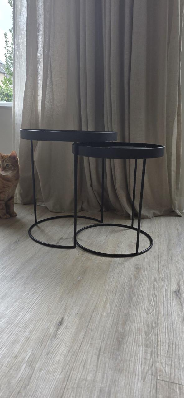 Set van 2 zwarte metalen bijzettafels / nesting tables