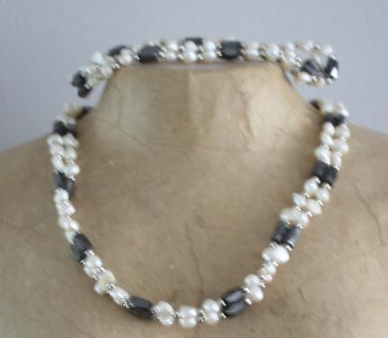 Magnetische ketting armband wit met grijze steentjes