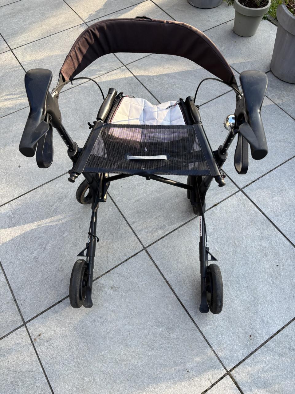 Stevige Topro rollator met zitje, rugsteun en tas