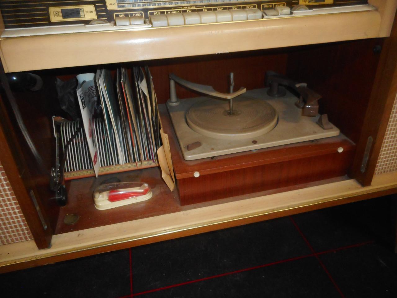 Vintage radiomeubel