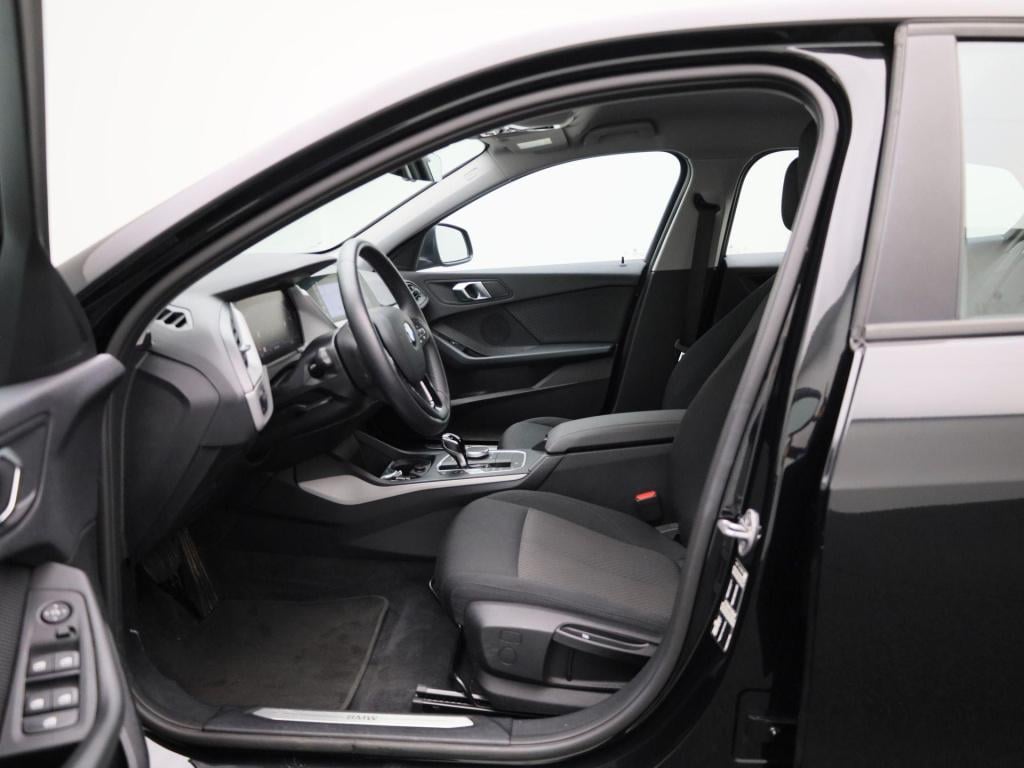 BMW 1 Serie 118i business edition | automaat | apple carplay / android auto