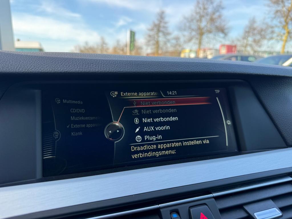 BMW 5 Serie touring 520d * leder * panoramadak * m pakket * dealer onderhou