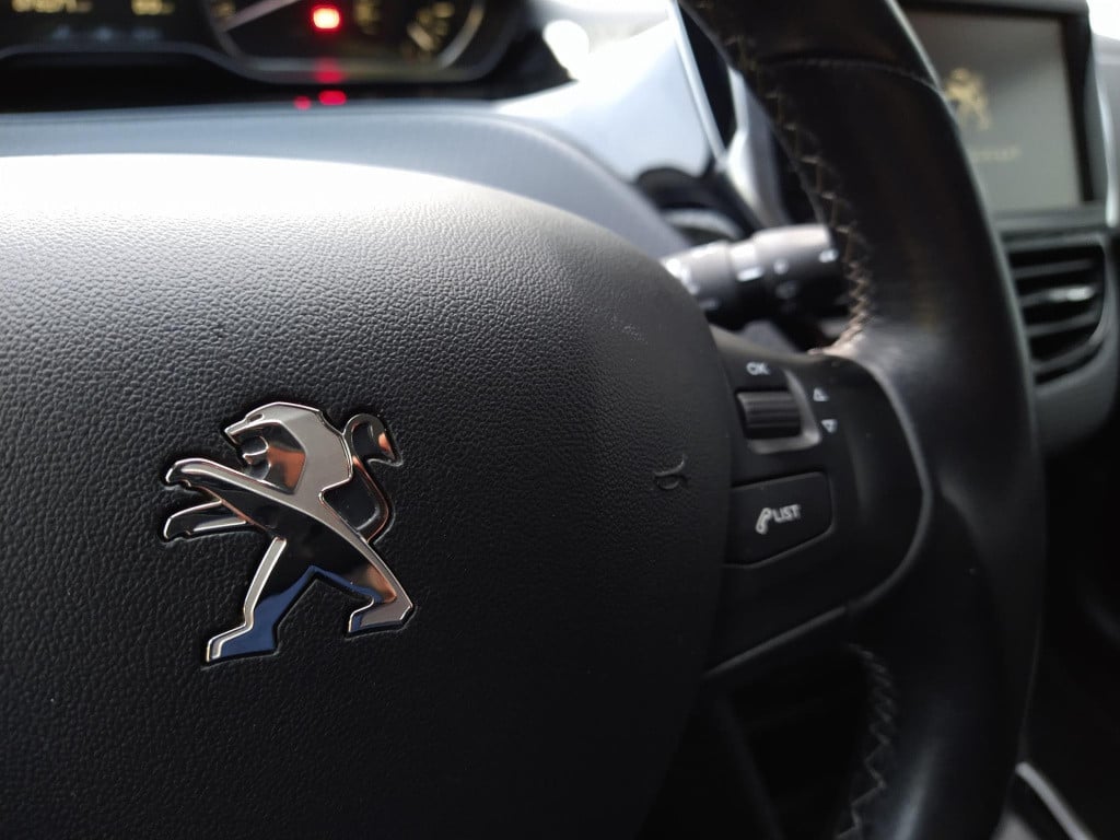 Peugeot 2008 suv 1.2 allure automaat pano/clima/lmv