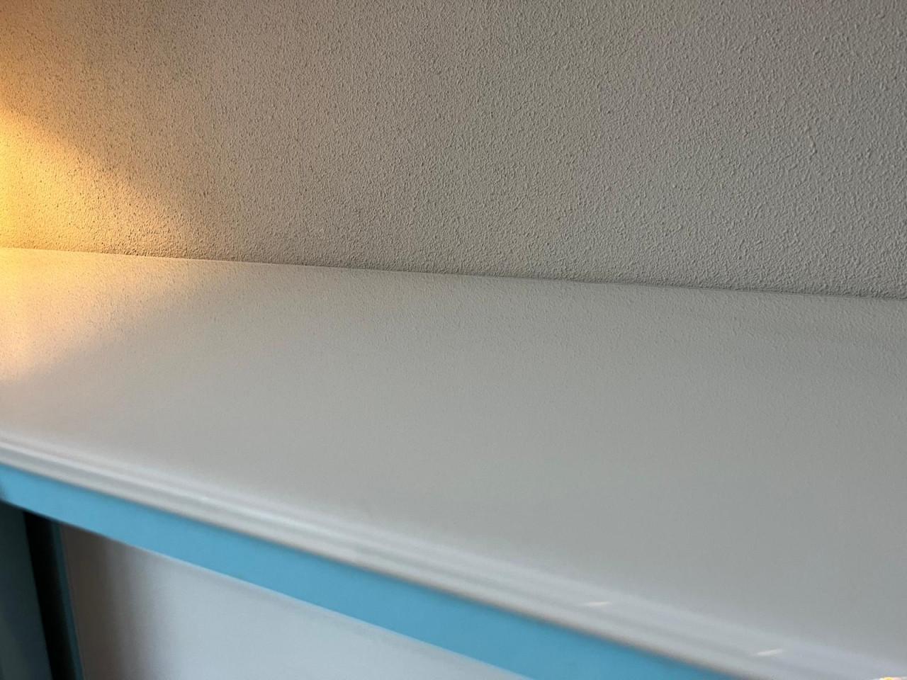 Zwevend houten tv-meubel glazen plaat