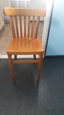 Houten stoelen 1 euro p/s
