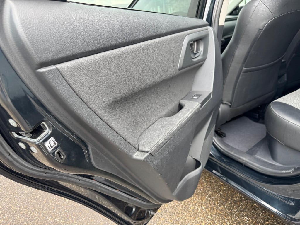 Toyota Auris 1.8 hybrid lease pro