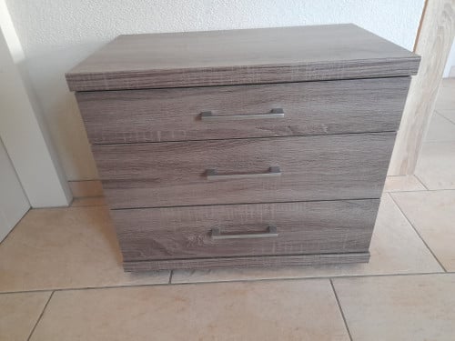Nachtkastje 60 x 36 x 52H ( z.g.a.n. )