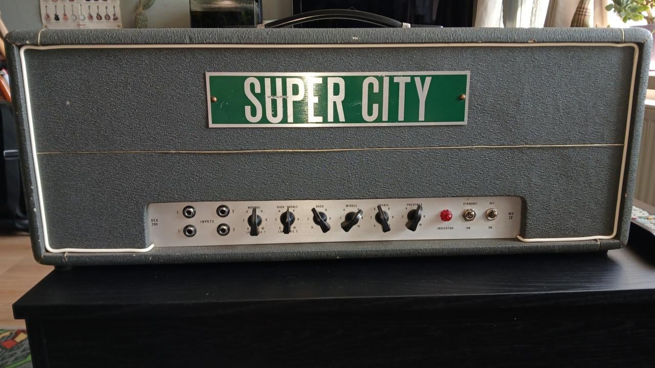 Gereviseerde Super City halfstack
