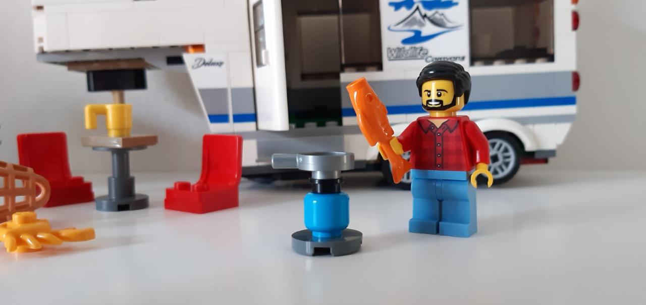 Lego 60182: Pick-uptruck en caravan met 3 figuren