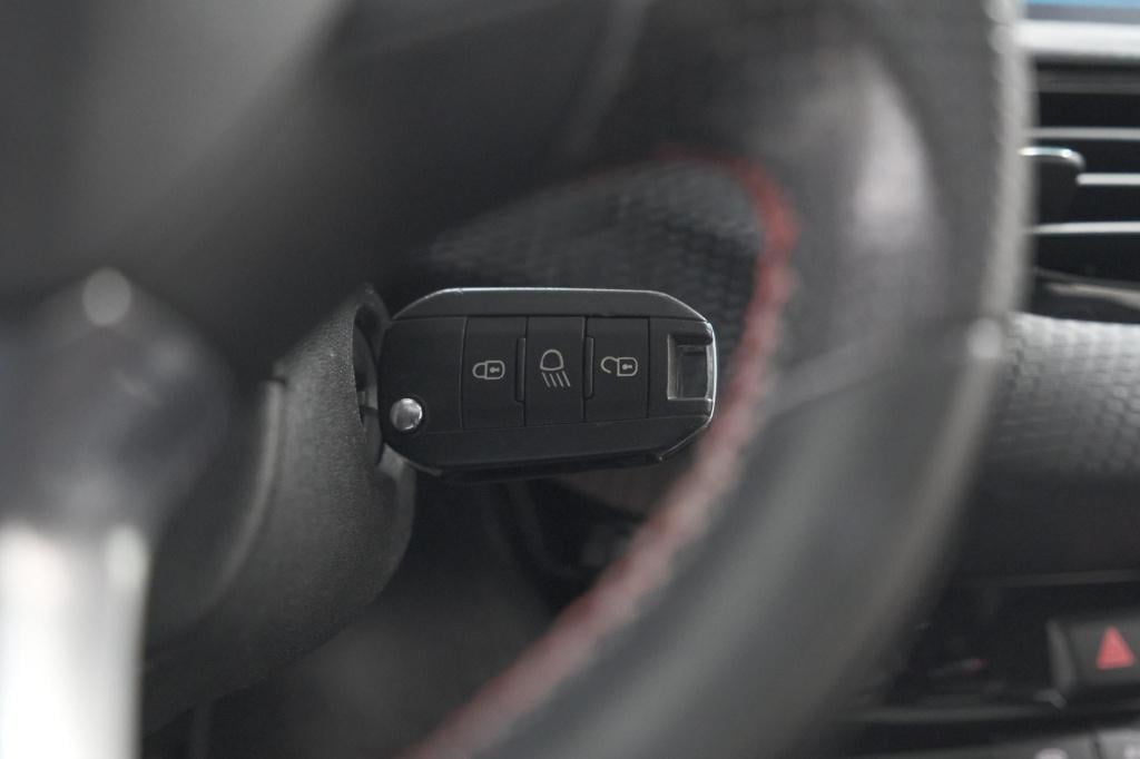 Peugeot 2008 puretech 110 eat6 gt-line | camera | panoramadak | navigatie |