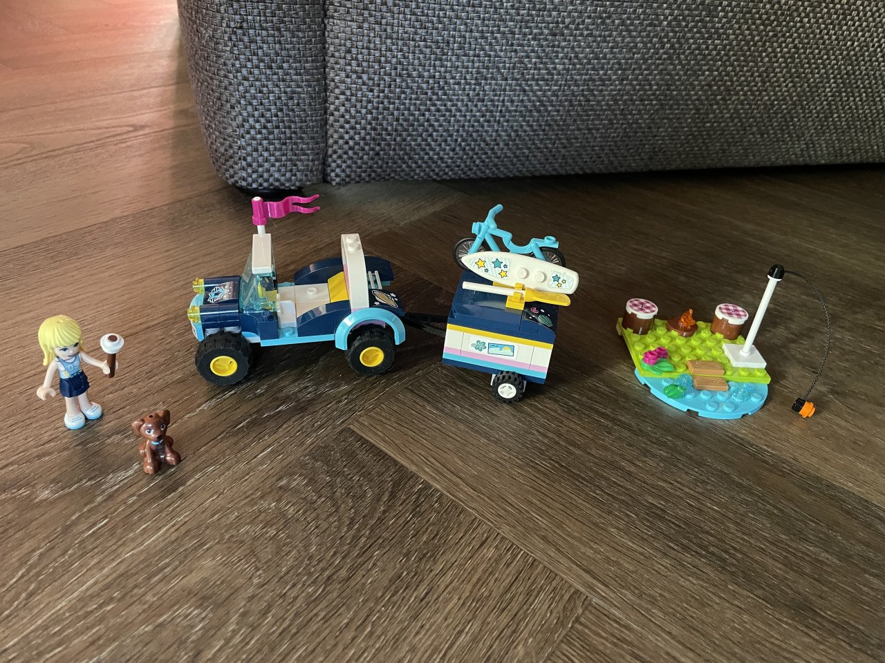 Lego Friends: Stephanie's buggy en aanhanger 41364