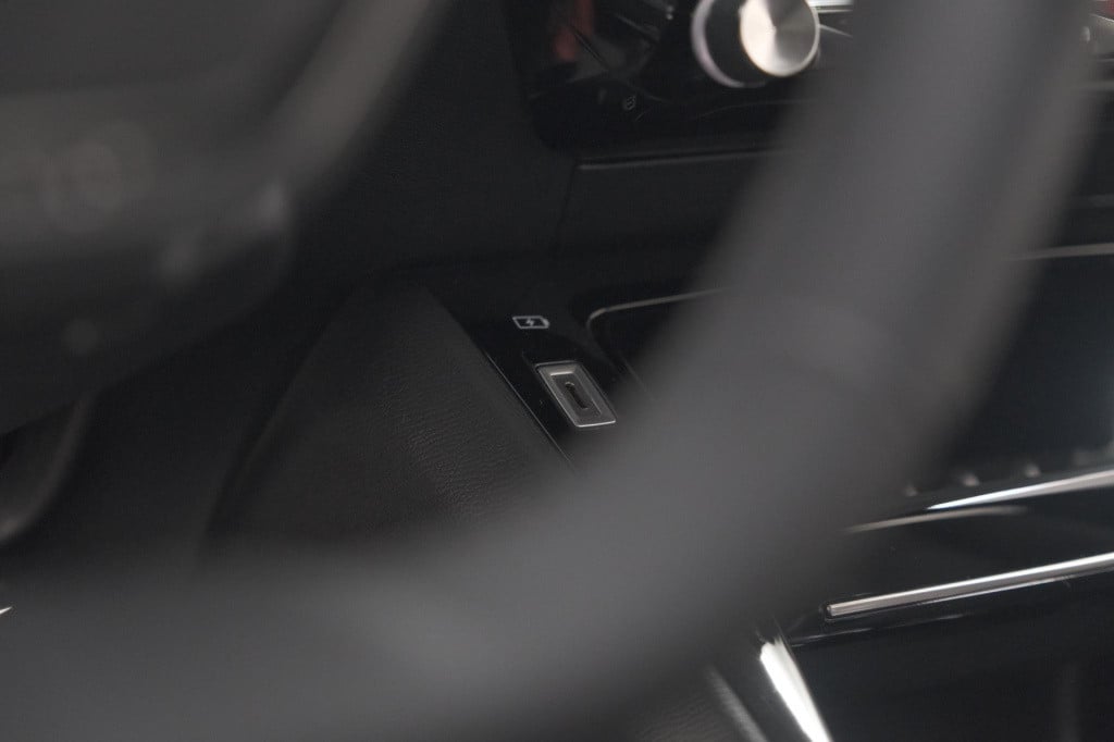 Peugeot 208 ev allure 50 kwh | 3 fase laadfunctie | parkeersensoren | apple