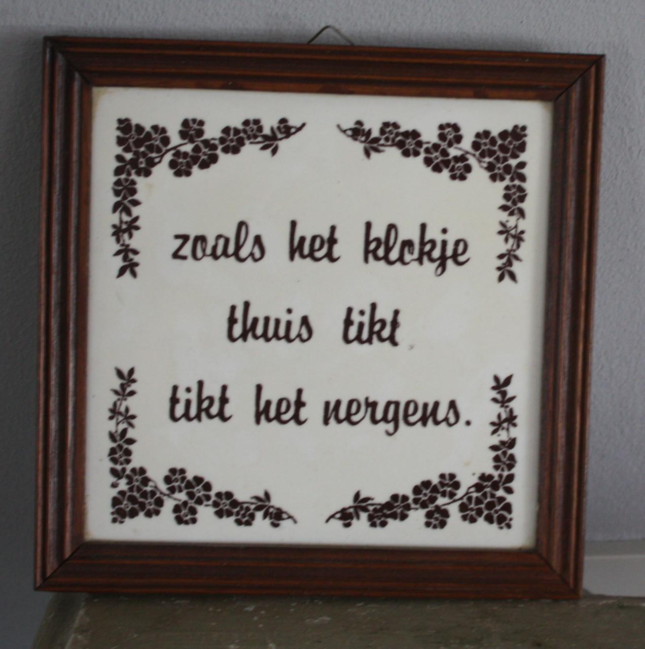 Tegeltje met spreuk in houten listje nr 2