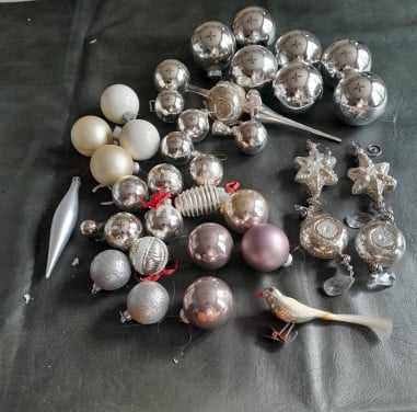 Div kerstversiering modern + ouderwets + 3 x Kerstboomstandaard €0,50/€6,00