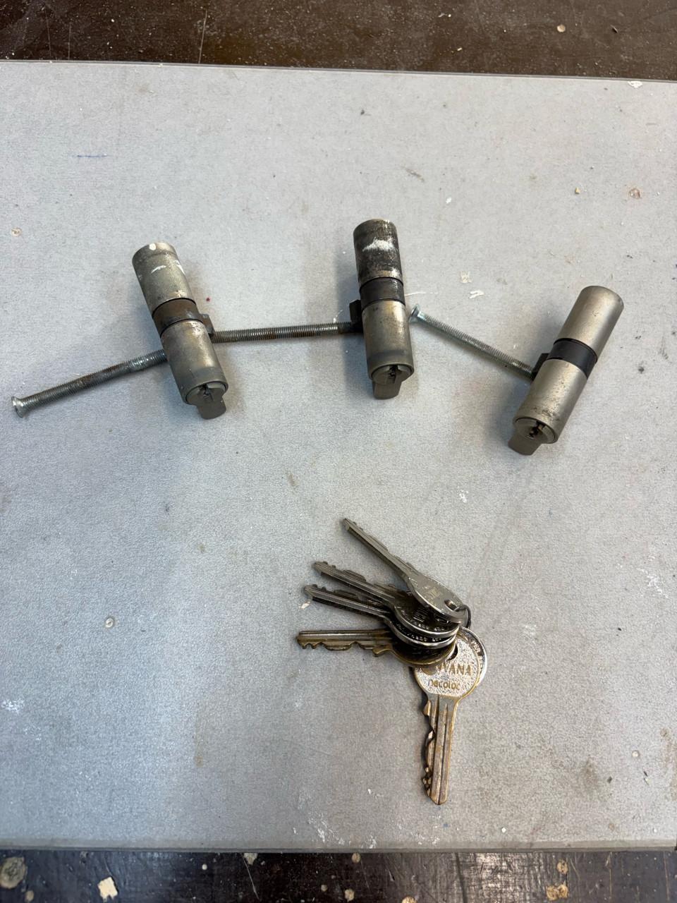 Drie gelijksluitende cilinders