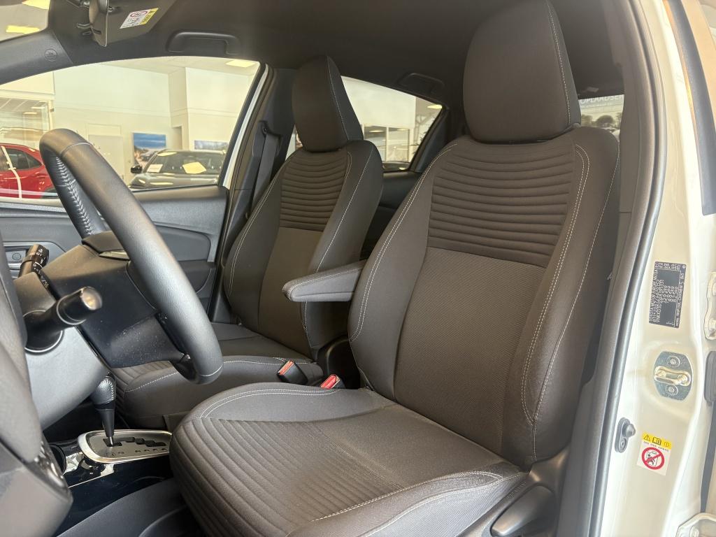 Toyota Yaris 1.5 hybrid bi-tone