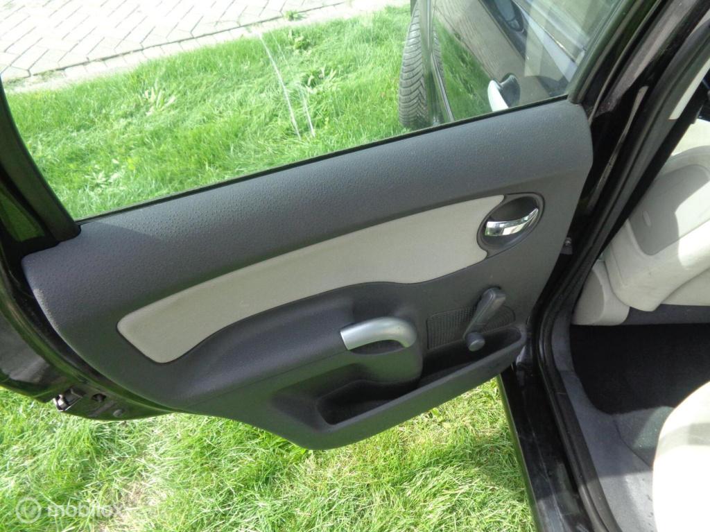 Citroen C3 1.6i-16v exclusive/stuurbekr/airco/trekhaak/apk tot 10-10-2027